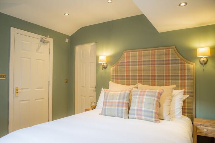 Room 14 of 65