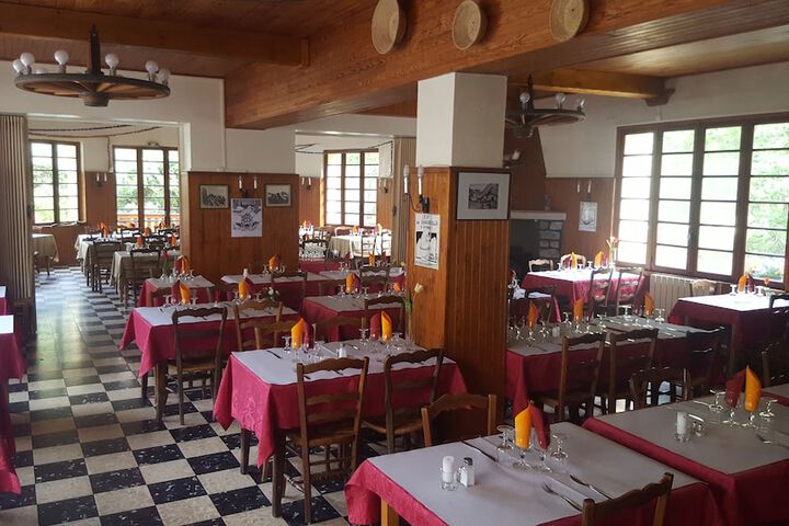Dining 5 of 13