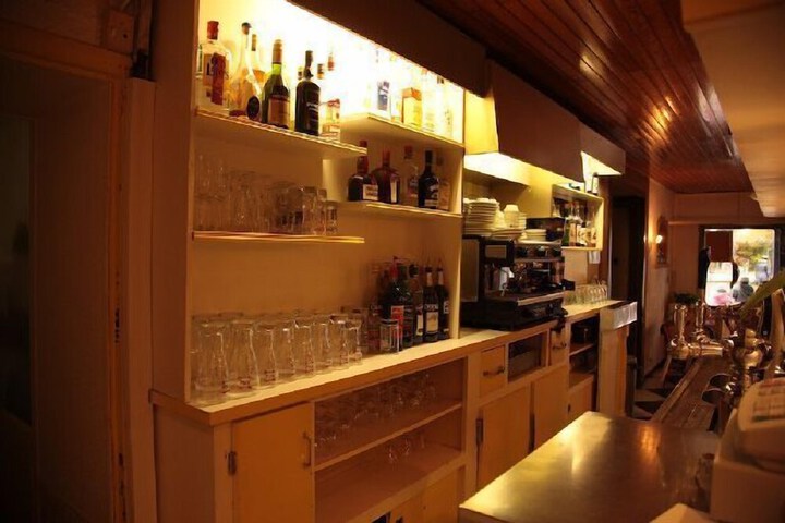 Lounge 26 of 34