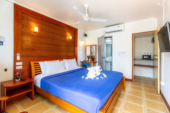 Room 3 of 48