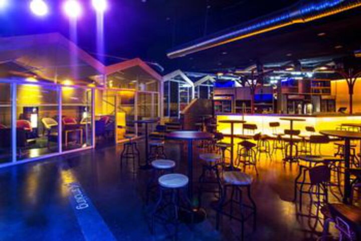 Lounge 52 of 62
