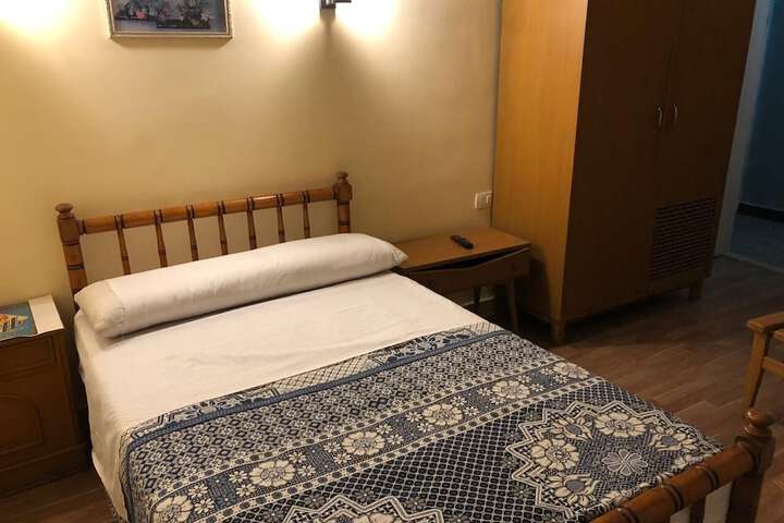Room 6 of 36
