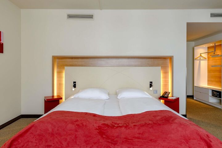 Room 15 of 160