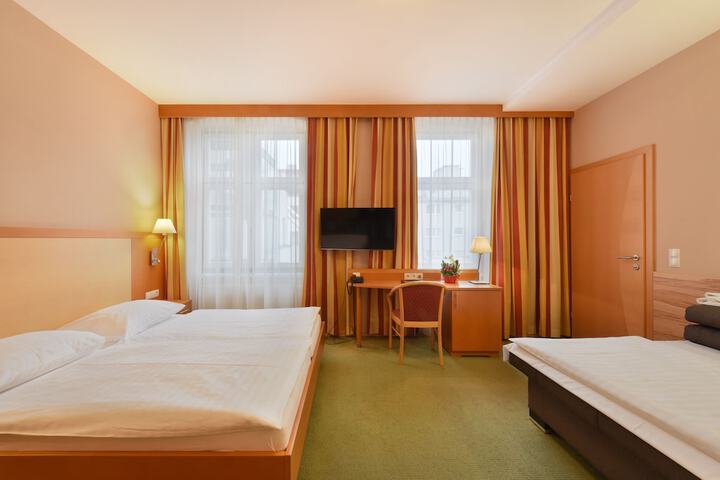 Room 44 of 86
