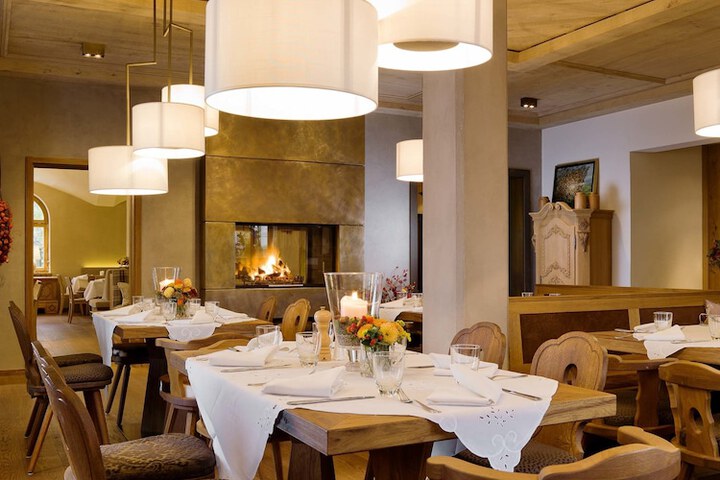 Dining 42 of 86