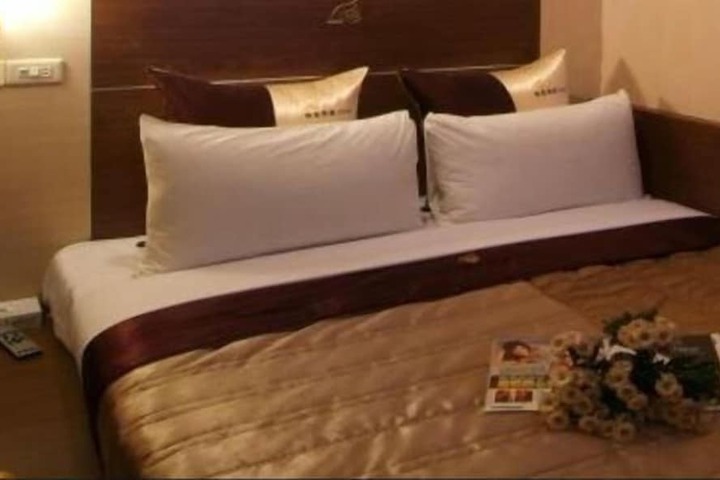 Room 6 of 27