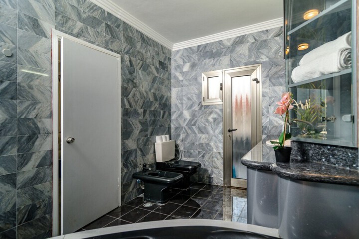 Room 38 of 53