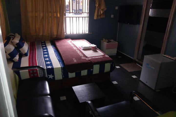 Room 25 of 42