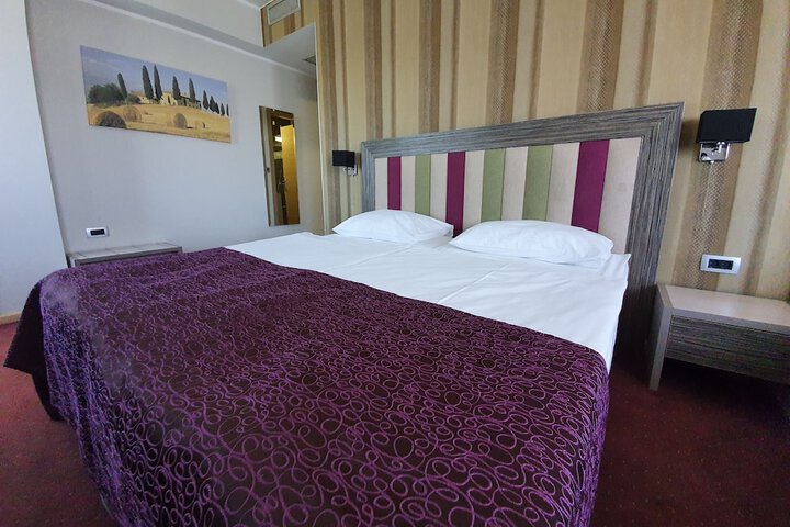 Room 32 of 87