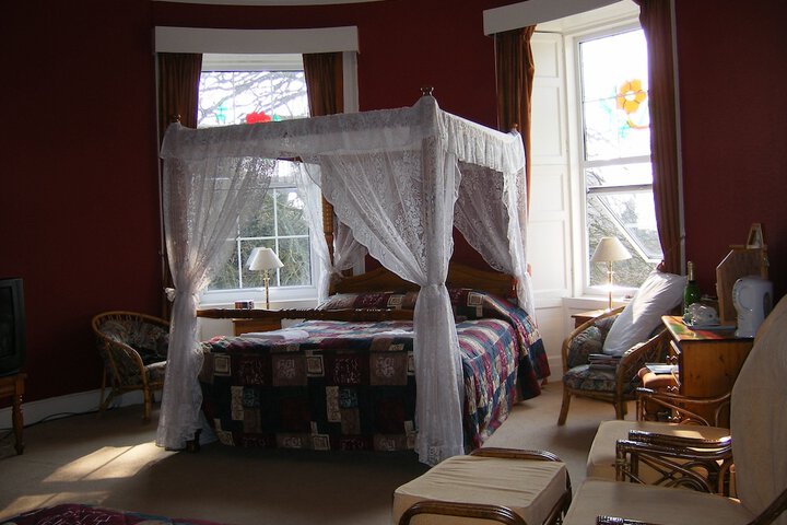 Room 4 of 11