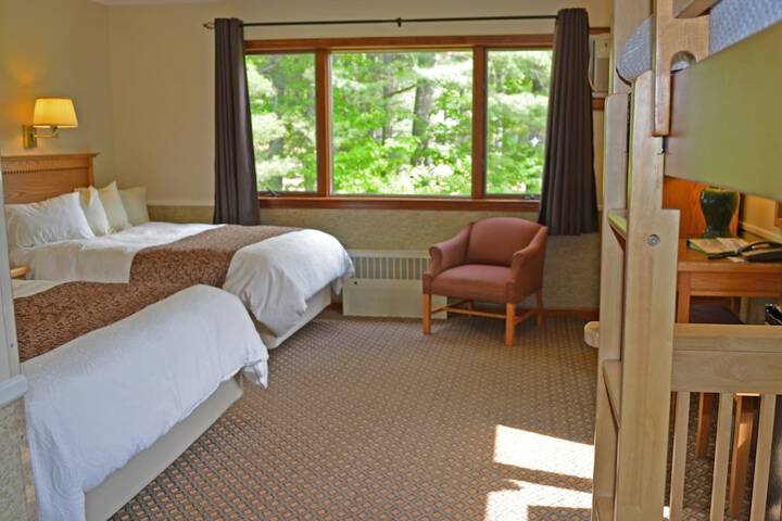 Slope Queen Bed with View (32 of 100)
