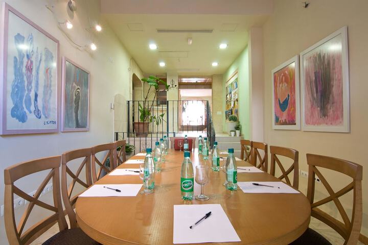 Meeting facility