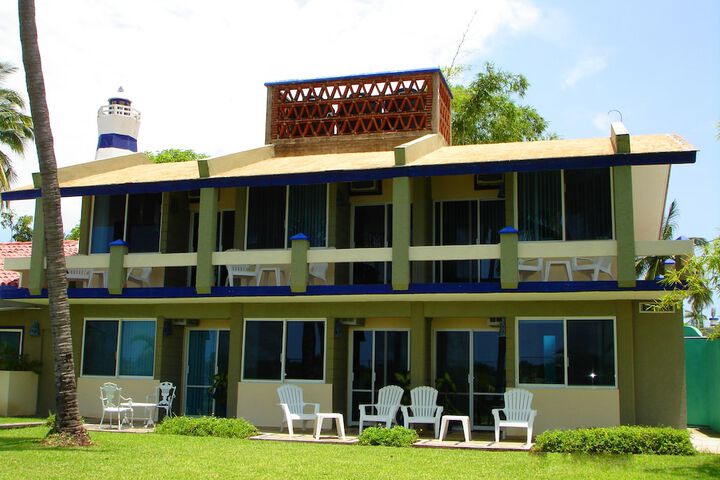 Hotel Exterior 49 of 58