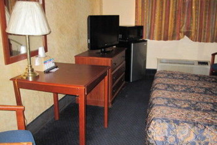 Room 17 of 36