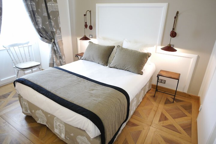 Room 2 of 78