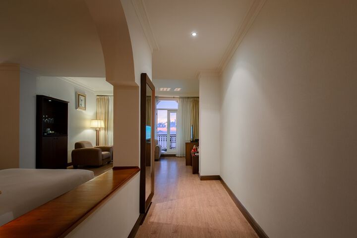Room 25 of 97