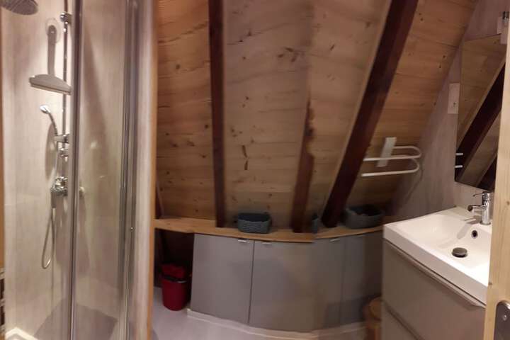 Room 16 of 38