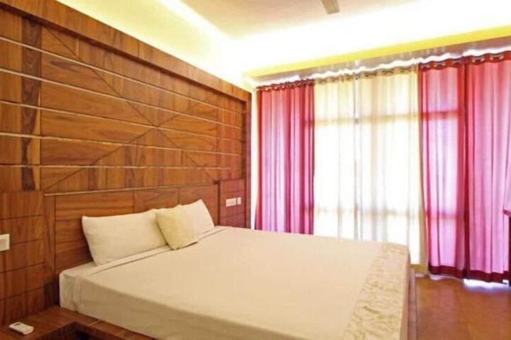 Room 8 of 13