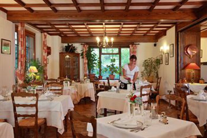 Dining 64 of 68