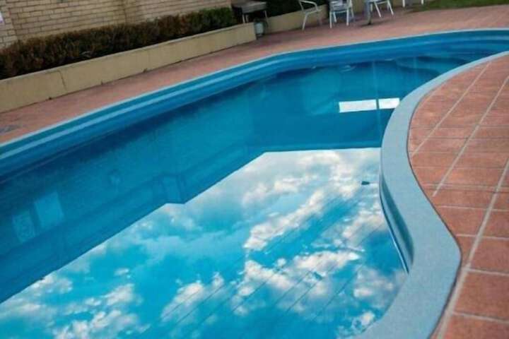 Pool 21 of 26