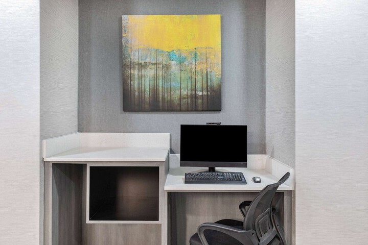 Business Center 24 of 27