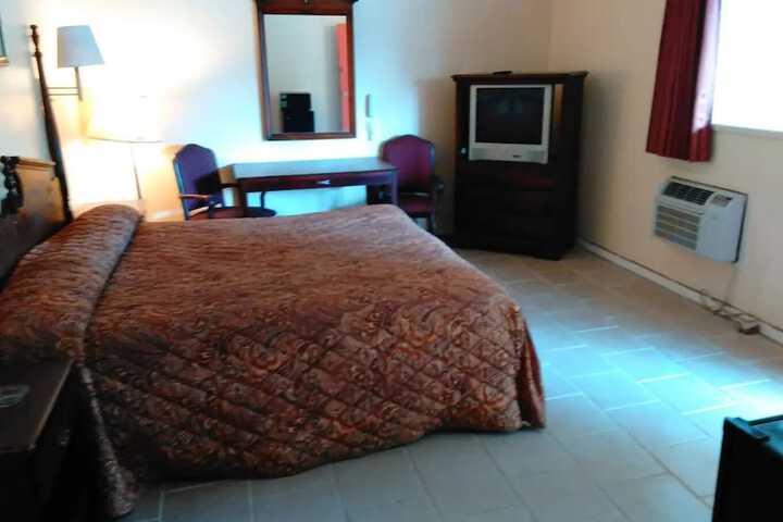 Room 6 of 12