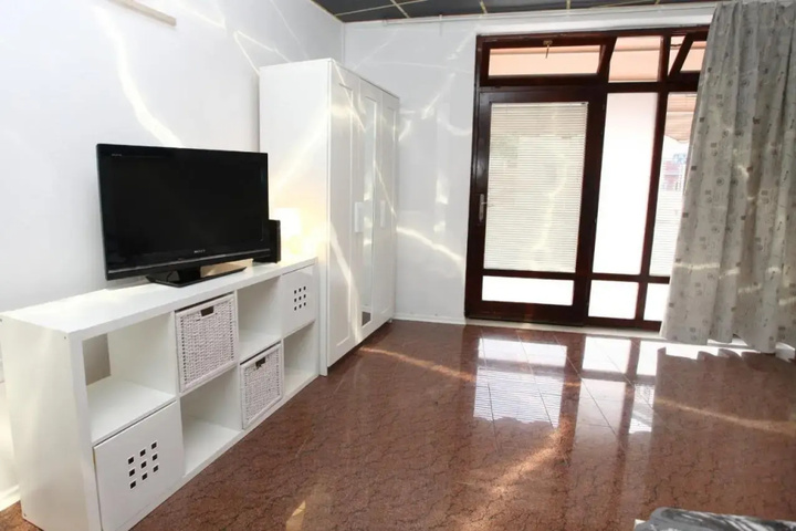 Room 2 of 9