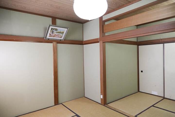 Room 11 of 40