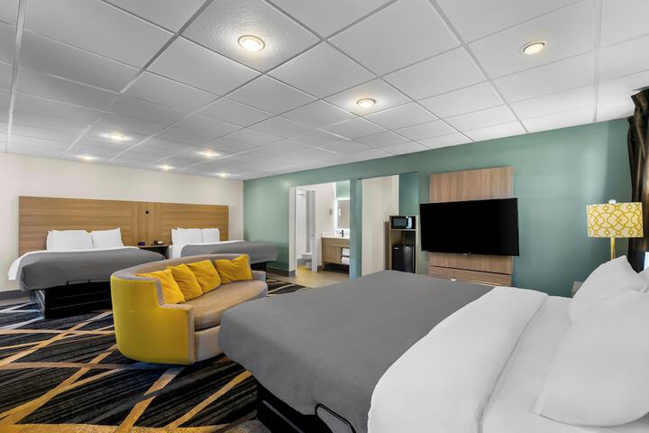 Quadruple King Bed (7 of 9)