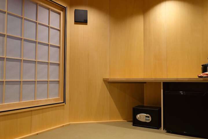 Room 26 of 146