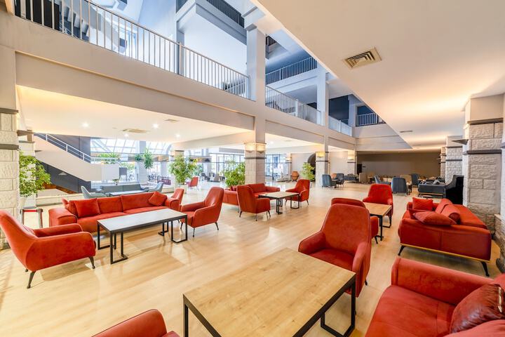 Entrance & Lobby