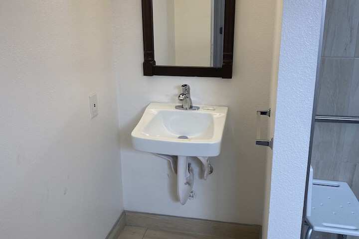 Room 25 of 37