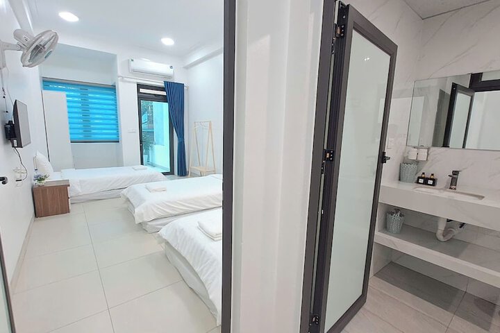 Room 11 of 32