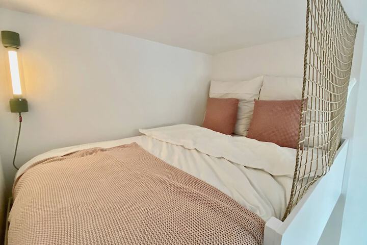 Room 9 of 28