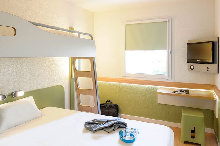 Room 6 of 38