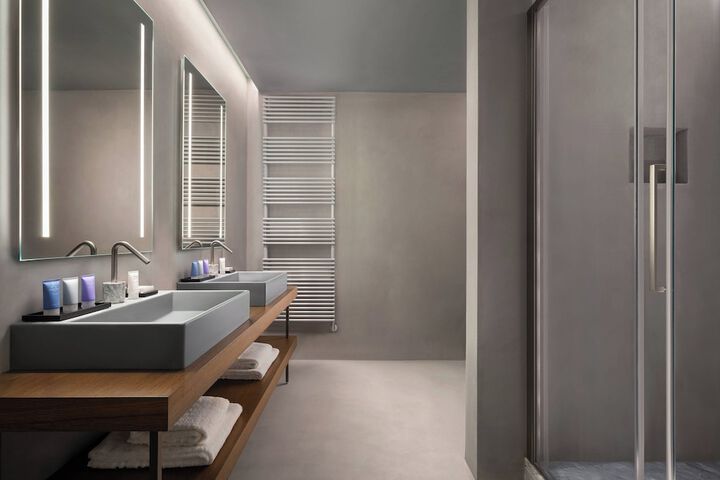 Room 19 of 48