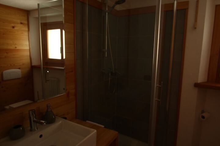 Room 14 of 16