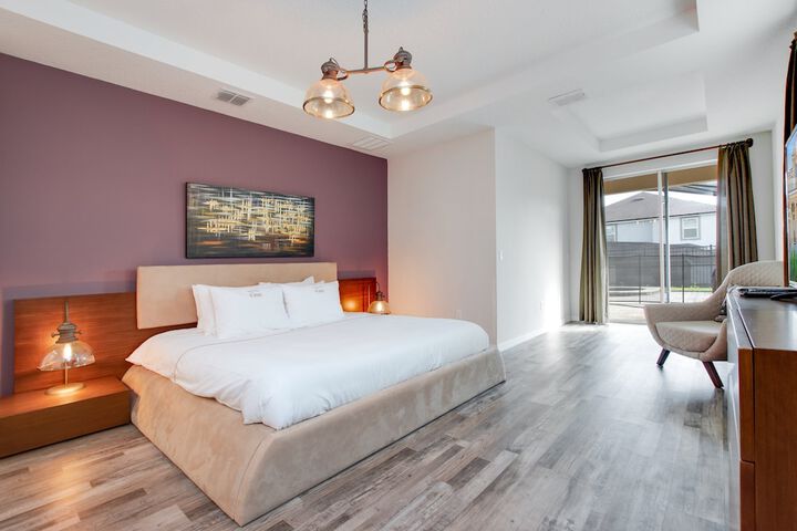 Room 10 of 80