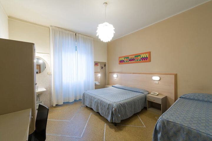 Room 15 of 36