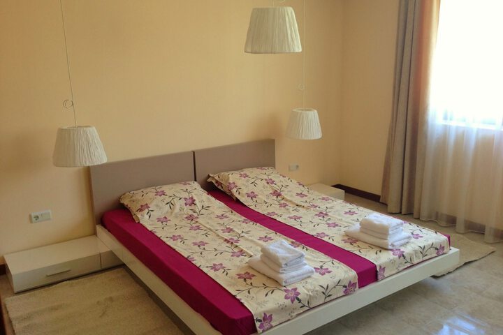 Room 32 of 61