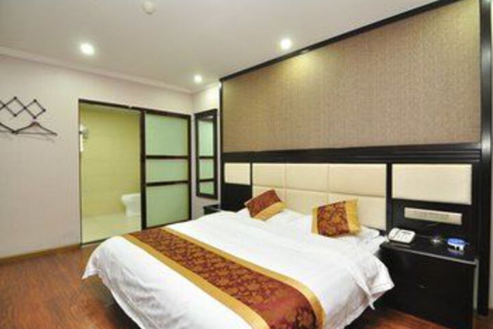 Room 5 of 11