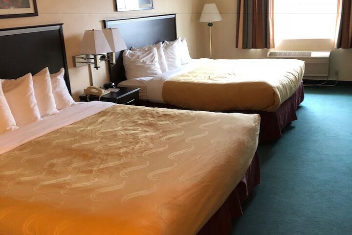 Room 10 of 107