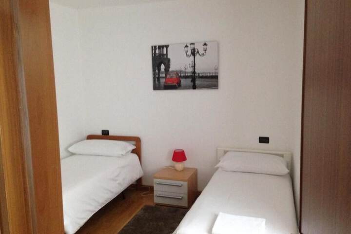 Room 13 of 33