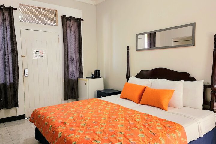 Room 4 of 110