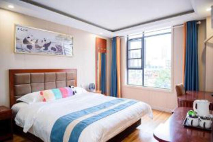 Room 6 of 8