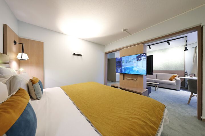 Room 13 of 126