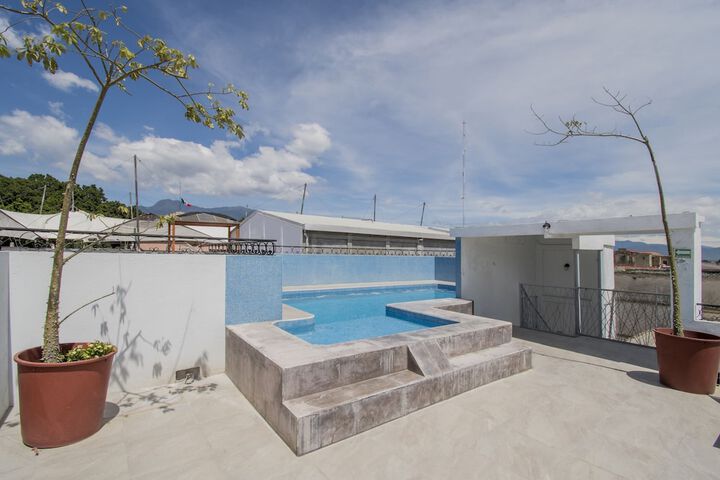 Pool 43 of 95
