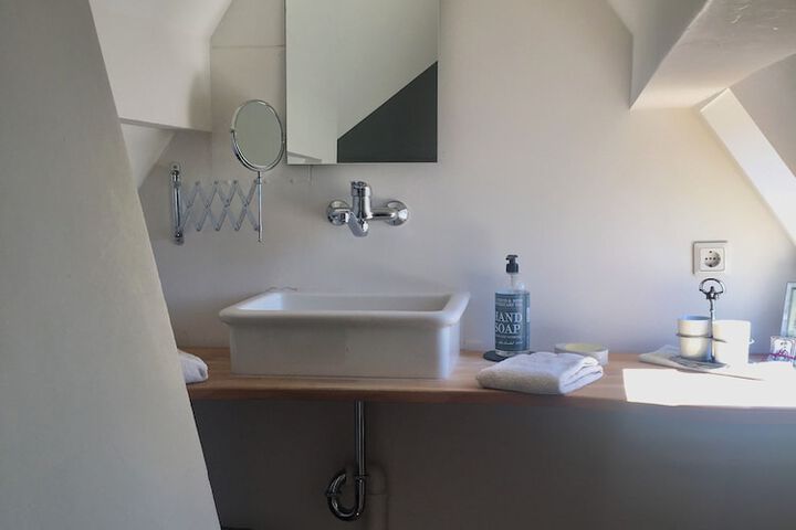 Room 10 of 20