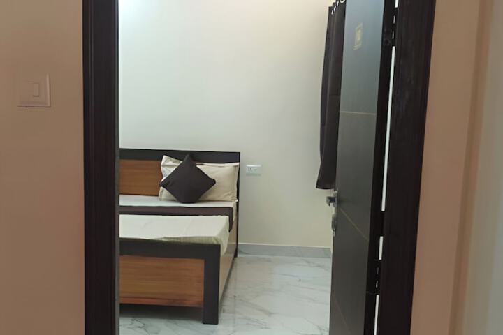 Room 6 of 19
