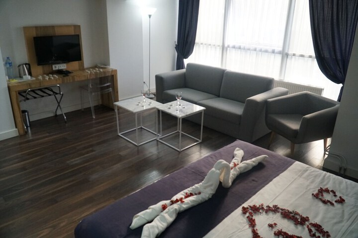 Room 10 of 18